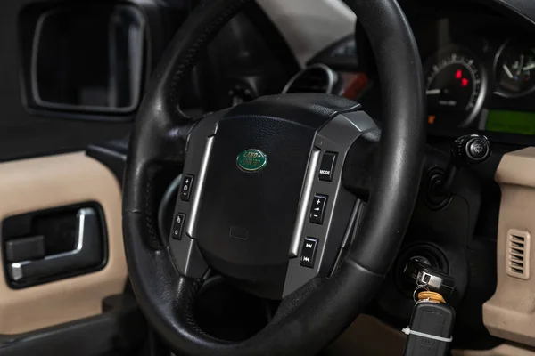 2019年10月5日 俄罗斯Novosibirsk Land Rover Discovery Car Vehicle Interior Black Gray — 图库照片