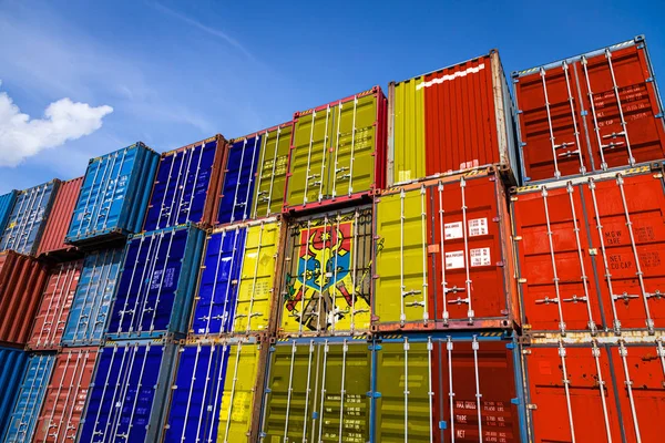 Nationale Vlag Van Moldavië Een Groot Aantal Metalen Containers Voor — Stockfoto