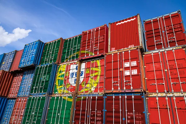 Nationale Vlag Van Portugal Een Groot Aantal Metalen Containers Voor — Stockfoto
