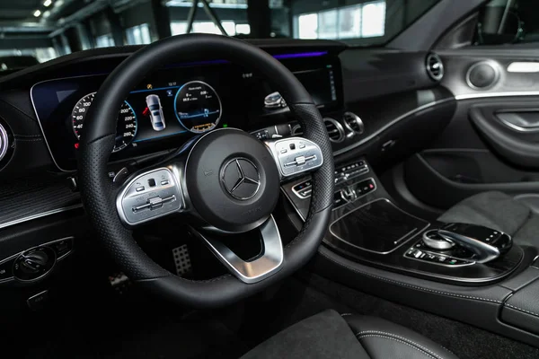 2019年11月19日 俄罗斯Novosibirsk Mercedes Benz Class Luxury Car Interior Steering Wheel — 图库照片