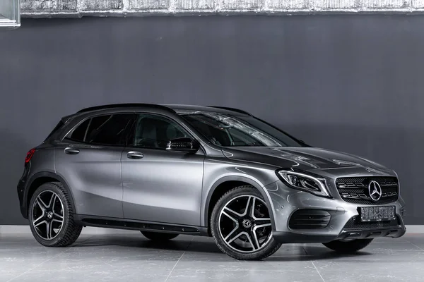 Novoszibirszk Oroszország November 2019 Ezüst Mercedes Benz Gla Elölnézet Fényképezés — Stock Fotó