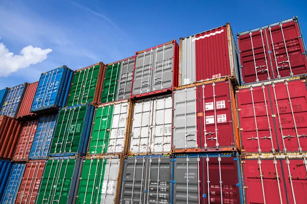 Nationale Vlag Van Italië Een Groot Aantal Metalen Containers Voor — Stockfoto