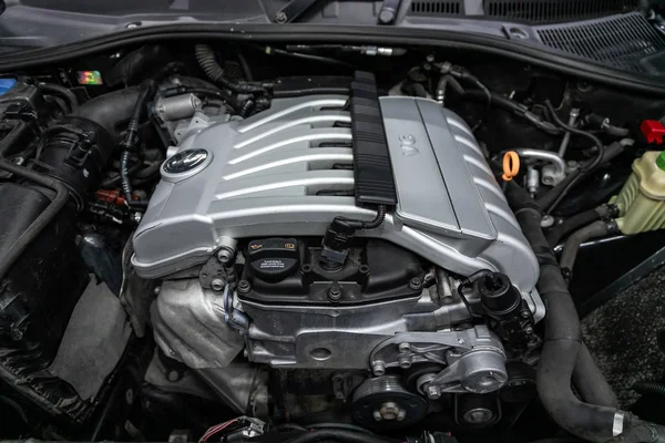 Novosibirsk Rusko Října 2019 Volkswagen Touareg Detail Automobilového Motoru Pohled — Stock fotografie