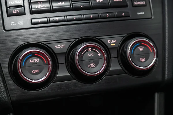 2019年10月26日 Subaru Close Instrument Car Panel Climat Control View Air — 图库照片