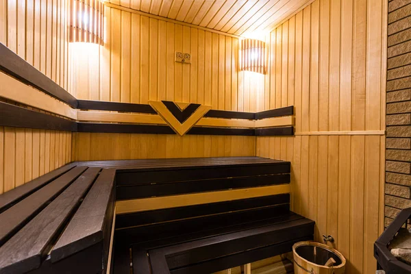 Close Uma Sauna Madeira Banho Com Grande Fogão Metal Novo — Fotografia de Stock