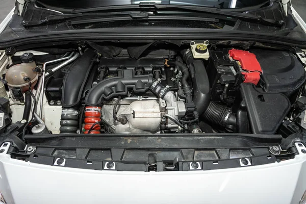 Novosibirsk Rusya Aralık 2019 Peugeot 408 Temiz Bir Motor Bloğunun — Stok fotoğraf