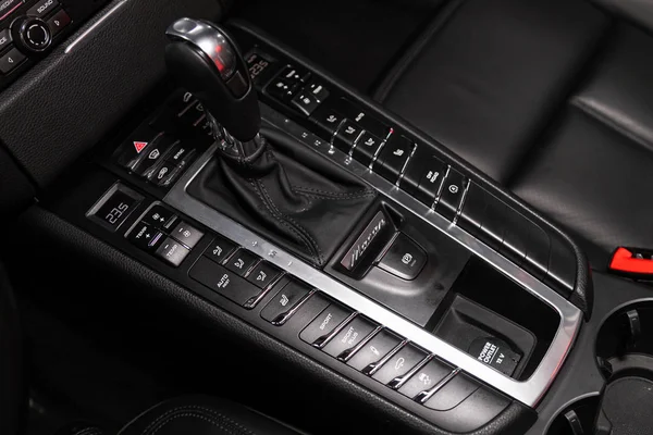 Novosibirsk Russia 2019 Porsche Macan Close Manual Gearbox Transmission Handle — 스톡 사진