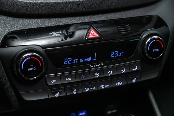 2019年10月26日 俄罗斯Novosibirsk Hyundai Tucson Close Instrument Car Panel Climat Control — 图库照片