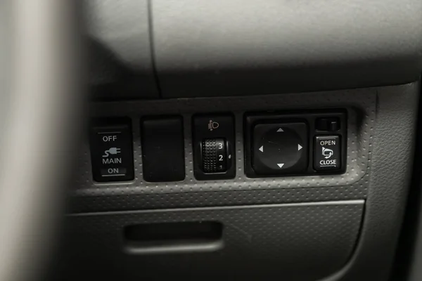 2019年12月6日 俄罗斯Novosibirsk Nissan Close Headlight Side Mirror Switch Control Buttons — 图库照片