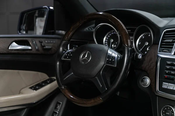 러시아 노보시비르스크 2019 Mercedes Benz Class Dashboard Spirometer Tachometer Steering — 스톡 사진