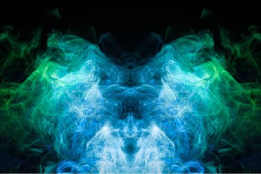 Parlak yeşil ve mavi dumanlı sisli arka planda. Arkaplan fraktal çoklu renk dokusundan oluşur ve hayal gücü, yaratıcılık ve tasarım projelerinde kullanılmak için uygundur. 