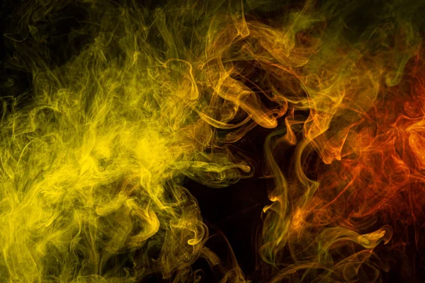 Μοτίβο Νέον Κίτρινο Και Πορτοκαλί Καπνό Ένα Σκοτεινό Απομονωμένο Φόντο — Φωτογραφία Αρχείου