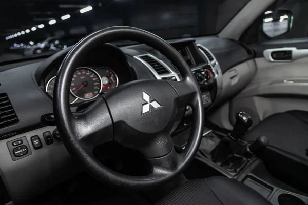 Novosibirsk Ρωσία Οκτωβρίου 2019 Mitsubishi Pajero Sport Ταμπλό Παίκτης Τιμόνι — Φωτογραφία Αρχείου