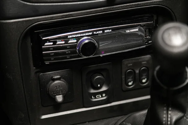 러시아 노보시비르스크 2019 오디오 오디오 시스템 제어판 현대식 자동차 안에서 — 스톡 사진