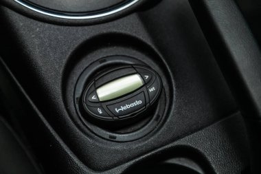 Novosibirsk, Rusya 27 Kasım 2019: Mitsubishi Asx, buza yakın çekim düğmeleri. modern araba iç mimarisi 