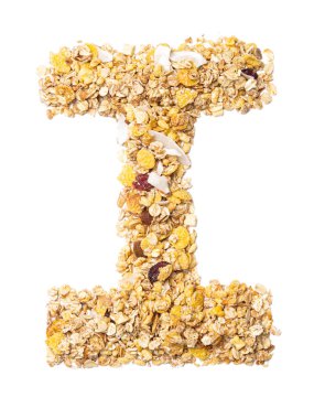 Hindistan cevizi, böğürtlen, kuru üzüm, mısır gevreği ve doğal mısır gevreği içeren İngiliz alfabesi müsli. Tahıl gevreğinden yapılmış yemek deseni. dükkanlar için parlak alfabe. 
