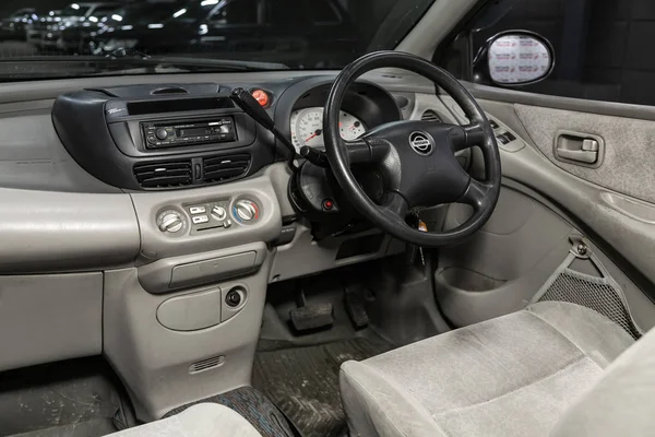 Novosibirsk Rusia Noviembre 2019 Nissan Tino Coche Lujo Interior Volante —  Fotos de Stock