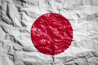 Buruşmuş kağıt üzerinde Japonya bayrağı. Çarşafa bayrak basılmış. Broşürlerde ve reklamlarda tasarım için bayrak resmi.