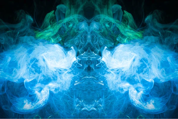 Dichter Mehrfarbiger Rauch Blauer Und Grüner Farben Form Eines Totenkopfes — Stockfoto