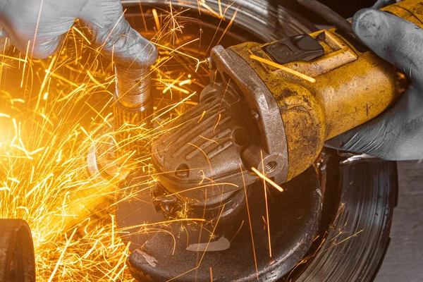 Welder working at the factory — Stock Photo, Image