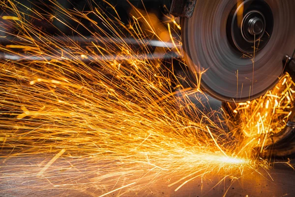 Welder working at the factory — Stock Photo, Image