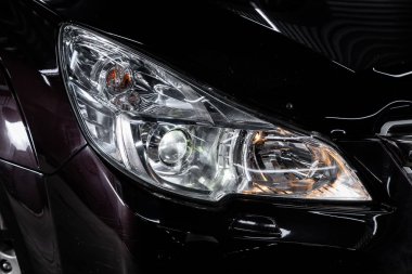 Novosibirsk, Rusya ~ 21 Aralık 2019: Subaru Outback