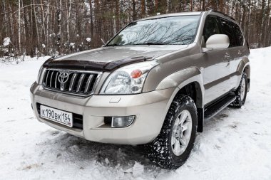 Novosibirsk, Rusya ~ 10 Şubat 2020: Toyota Arazi Suçlusu 