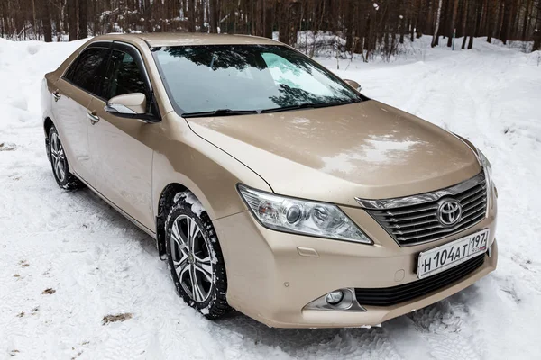 Novosibirsk, Rusia jalá 10 de febrero de 2020: Toyota Camry — Foto de Stock