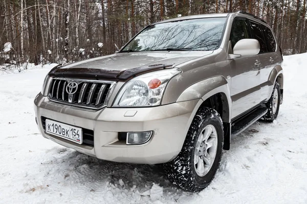 Novosibirsk, Rusia, 10 de febrero de 2020: Toyota Land Criuser — Foto de Stock