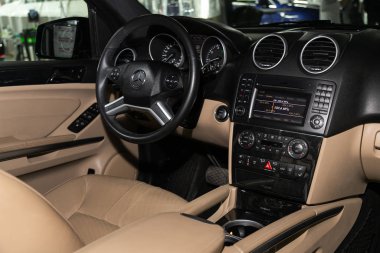 Novosibirsk, Rusya ~ 14 Ocak 2020: Mercedes-Benz Gl-cla
