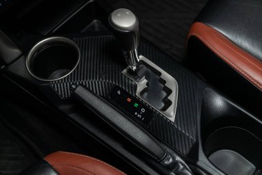 Novosibirsk, Rusya 13 Kasım 2019: Toyota Rav-4