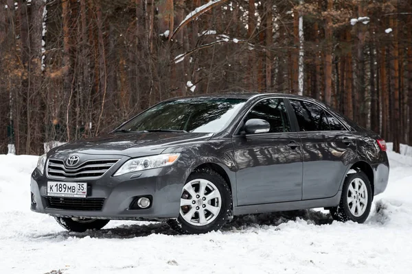 Novosibirsk, Rusia jalá febrero 08, 2020: Toyota Camry — Foto de Stock