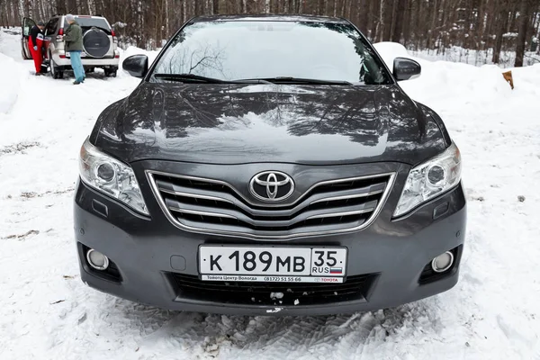 Новосибирск, Россия В том числе 08 февраля 2020 года: Toyota Camry — стоковое фото