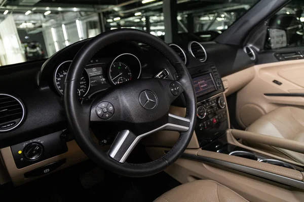 Novosibirsk, Ryssland 14 januari 2020: Mercedes-Benz Gl-cla — Stockfoto