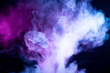 Renkli pembe ve mavi siyah bir duman arka plan izole. Vap duman arka plan