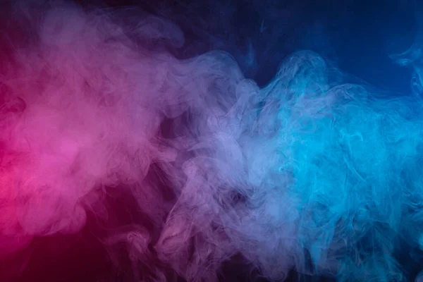 Mist Gekleurd Met Fel Roze Blauwe Gel Donkere Achtergrond — Stockfoto