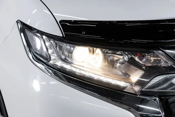 Macro View Modern White Car Xenon Lamp Headlight Bumper Wheel — Stock Photo, Image