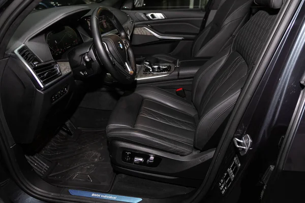 Novosibirsk Rusland Februari 2020 Bmw Donkere Luxe Auto Interieur Stuurwiel — Stockfoto