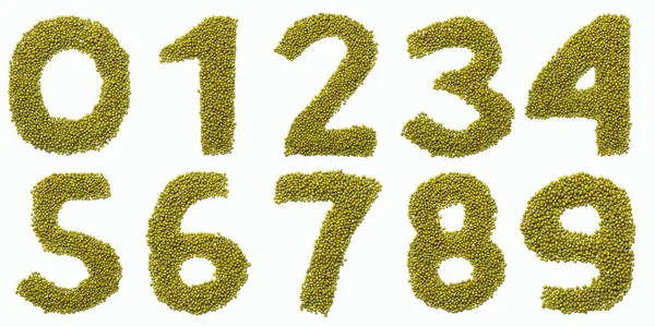 绿色绿绿的绿豆在白色孤立的背景上的阿拉伯数字 用绿豆制成的食物图案 商店的明亮字母表 — 图库照片