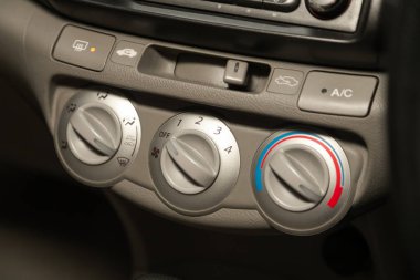 Novosibirsk, Rusya 24 Ocak 2020: Honda Hava Dalgası, Kapatın, konsol üzerindeki araba havalandırma sistemi ızgara paneli