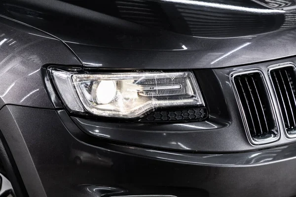 2020年3月5日 俄罗斯Novosibirsk Jeep Grand Cherokee Detail Light Close New Car — 图库照片