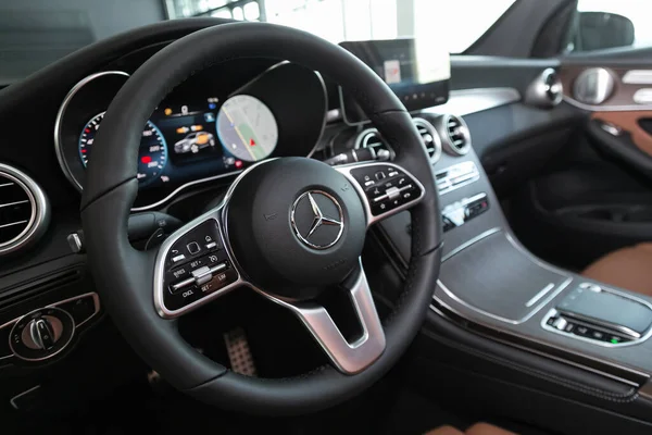 2020年3月6日 俄罗斯Novosibirsk Mercedes Benz Glc Class Luxury Car Interior Steering — 图库照片