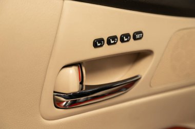 Novosibirsk, Rusya 24 Ocak 2020: Lexus Rx-350, koltuk ayarlama düğmelerine yakın çekim. modern araba iç mimarisi 