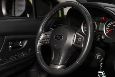 Novosibirsk, Rusya 24 Ocak 2020: Impreza Xv, direksiyon, hız göstergesi, multimedya sistemi ve gösterge paneli