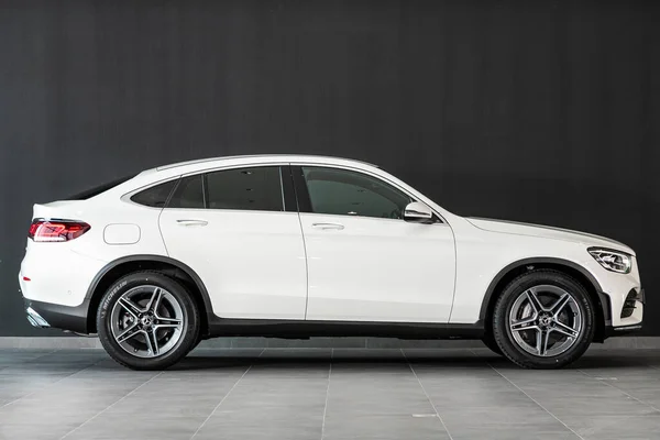 Новосибирск Россия Марта 2020 Года Новый Дорогой Mercedes Benz Glc — стоковое фото