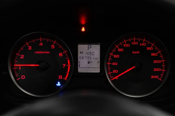 2020年1月24日 Impreza 用里程计 速度计 速度计 速度计 燃料电平关闭仪表盘 — 图库照片