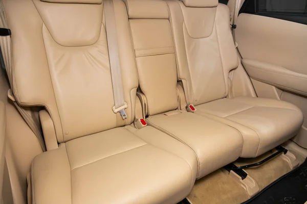 2020年2月9日 俄罗斯Novosibirsk 雷克萨斯Rx350 皮革室内设计 轿车乘客和司机座椅 安全带 — 图库照片
