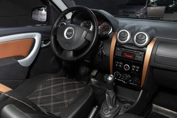 Novosibirsk Rusia Marzo 2020 Lada Largus Coche Lujo Interior Volante —  Fotos de Stock