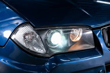  Novosibirsk, Rusya, 04 Mart 2020: BMW X3, yeni arabanın ayrıntılı ışığı. Dış detay  