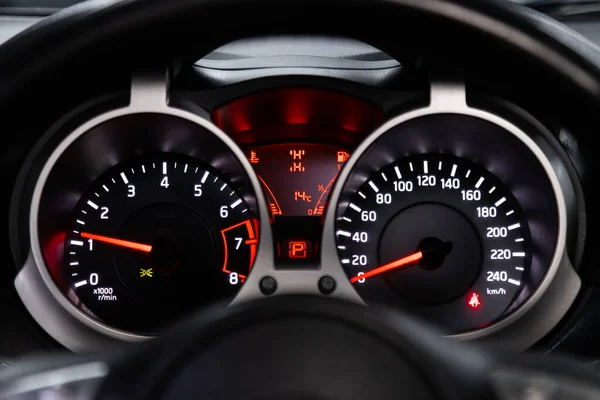 2020年1月19日 Nissan Juke Close Instrument Car Panel Odometer Speed Ometer — 图库照片